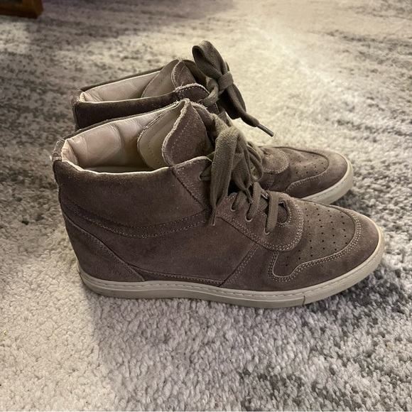 Common Projects Sneakers - Picture 8 of 16